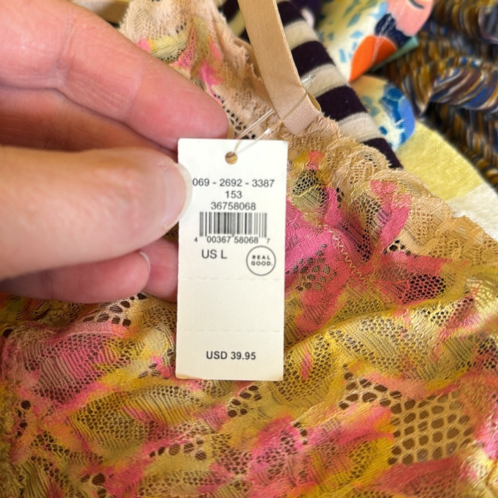 NWT, Aerie bralette, beautiful watercolor looking lace , size large. - Picture 7 of 7